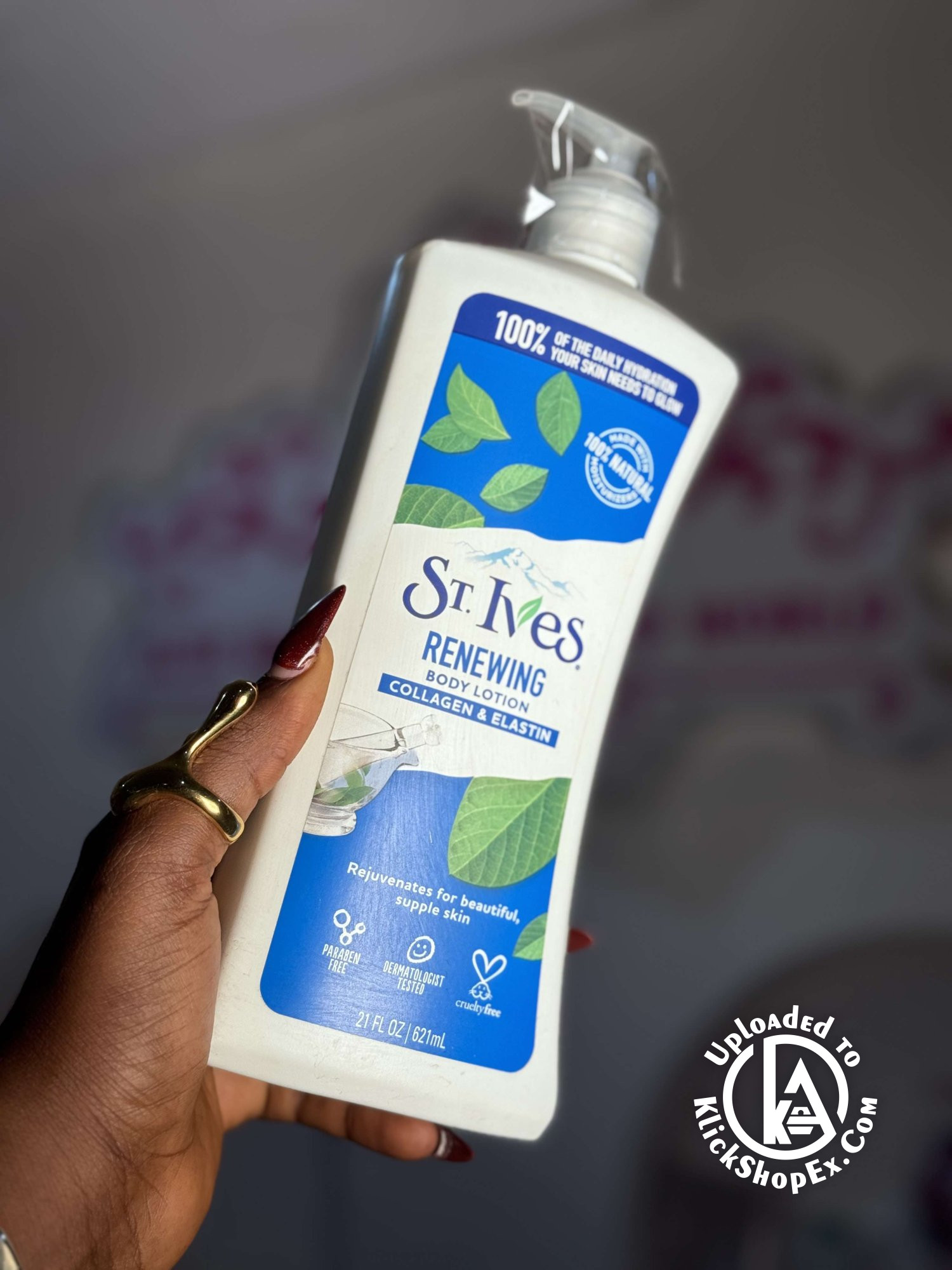 St Ives Renewing body lotion - Products Photo