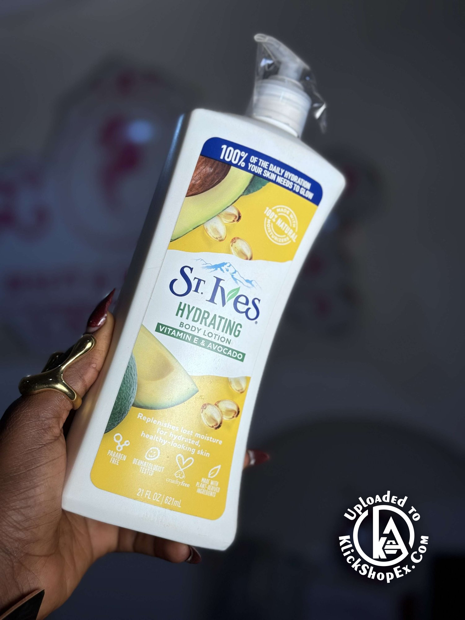 St Ives Hydrating body lotion - Products Photo